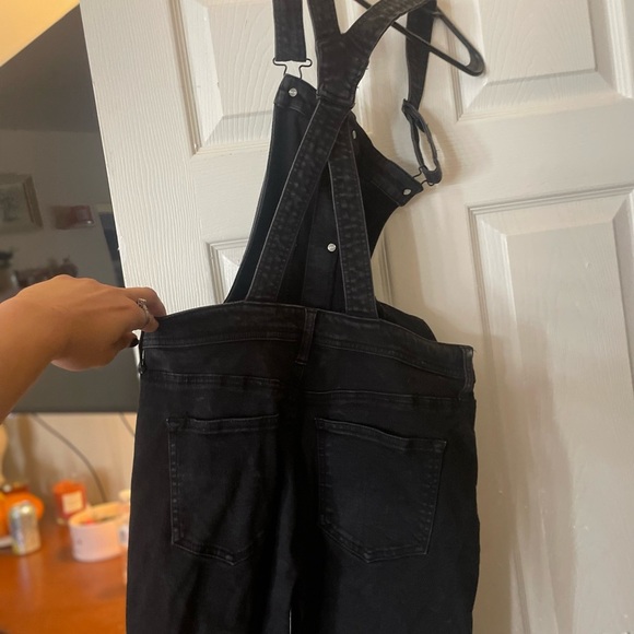 Celebrity pink women’s skinny black overalls - Picture 5 of 6